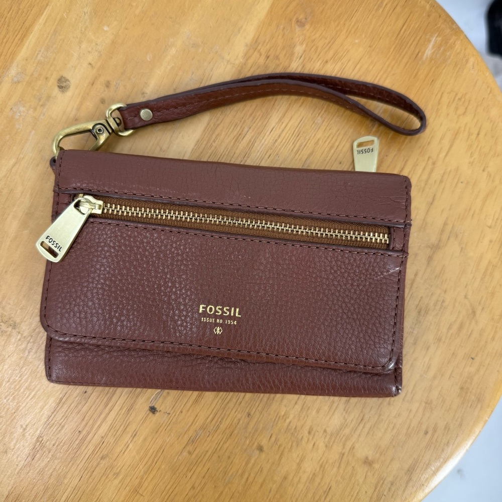 Fossil pebbled, textured Brown Leather convertible Wristlet wallet